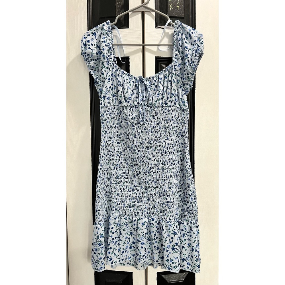 Brand:Wild Fable          Size:M        Color:Blue with flowers